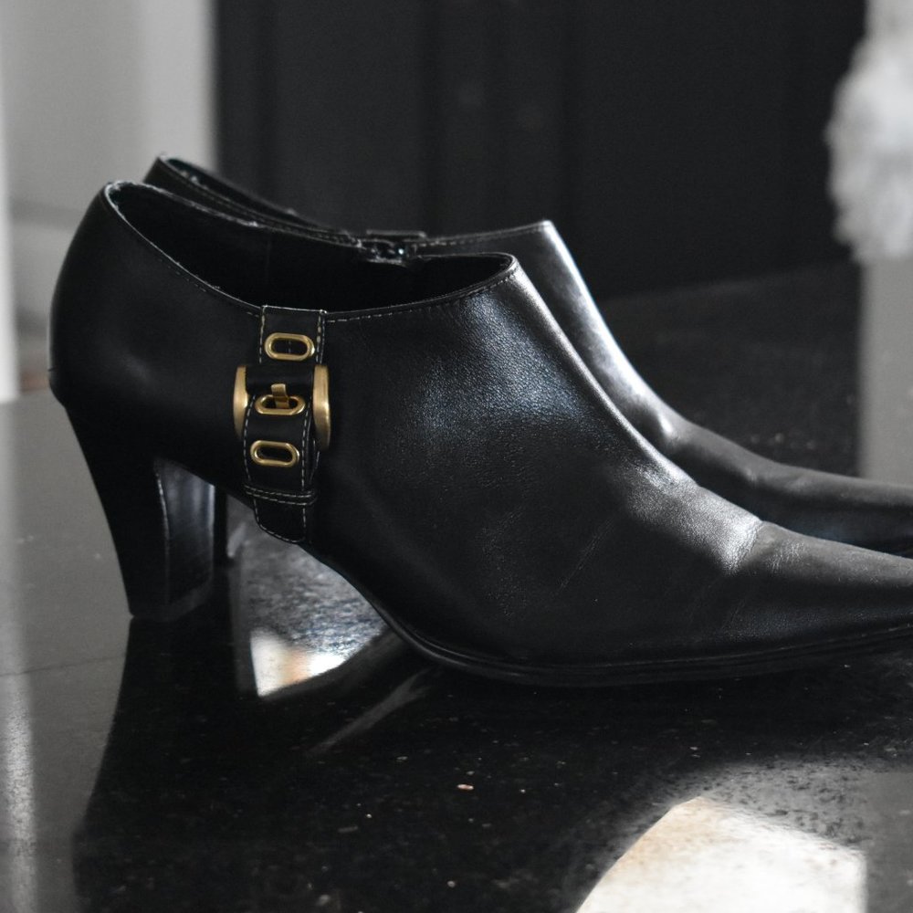 Liz Claiborne Flex Black Heels